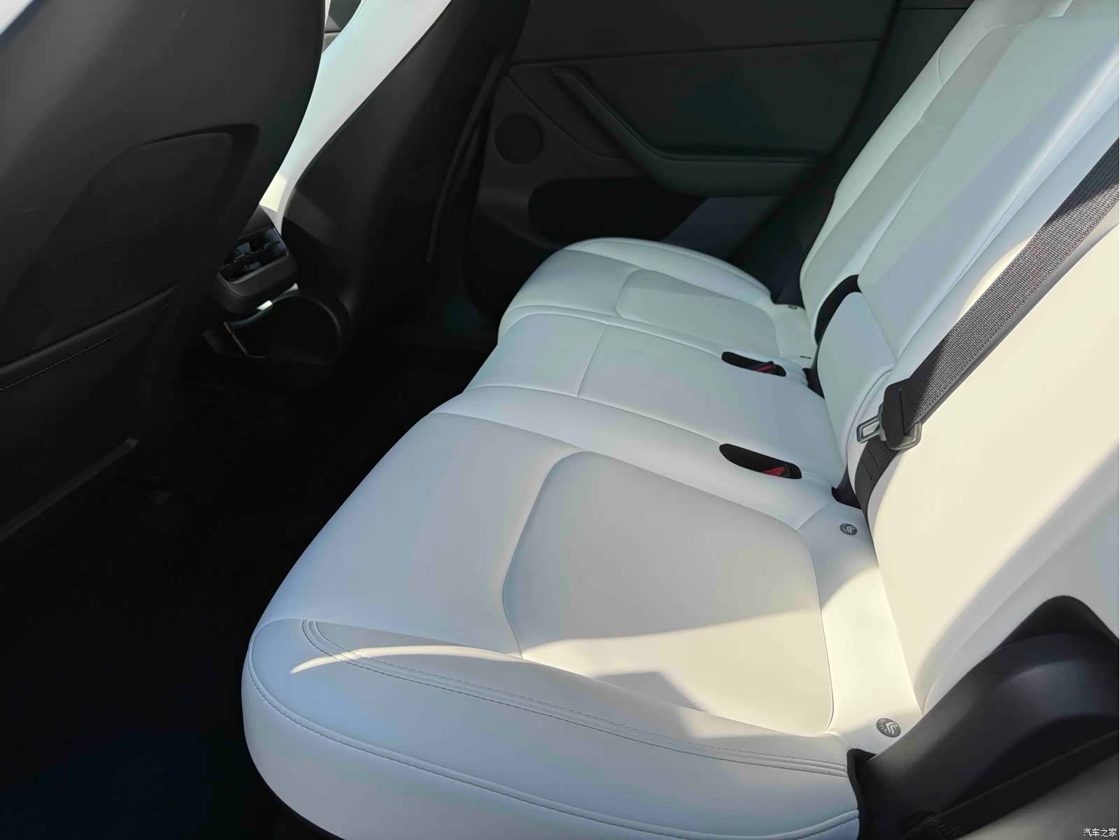 Tesla Model Y, 2024 9