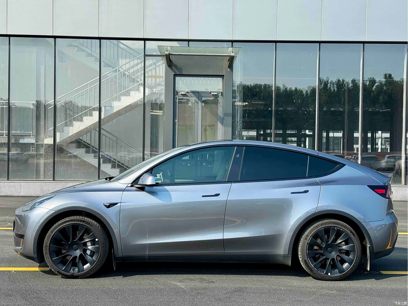 Tesla Model Y, 2024 3