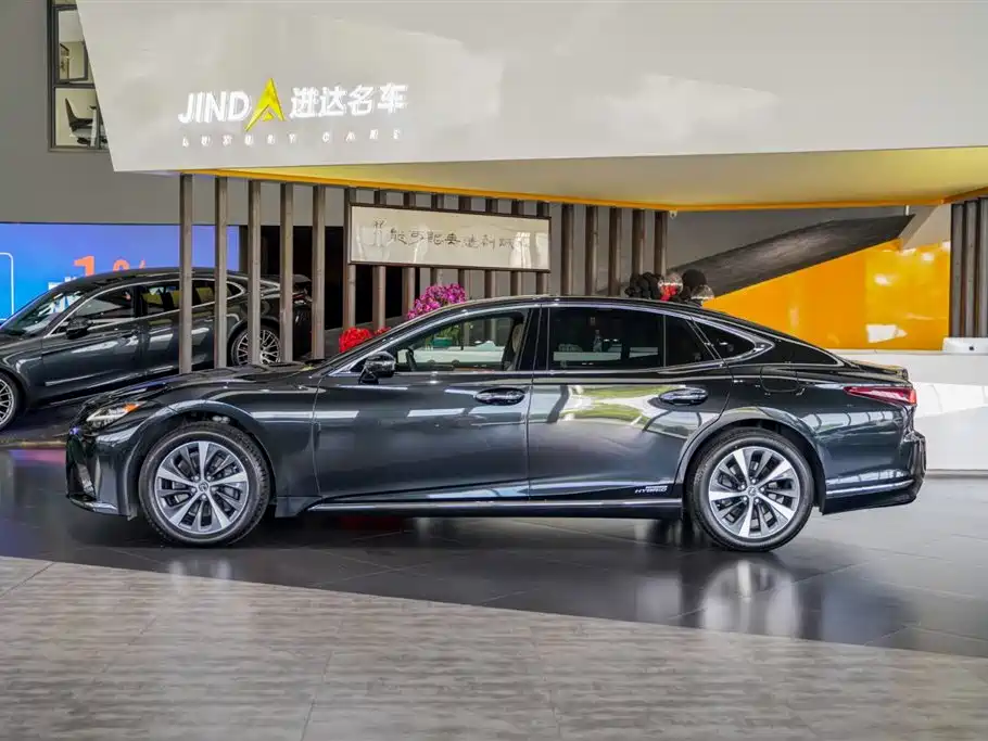 Lexus LS
