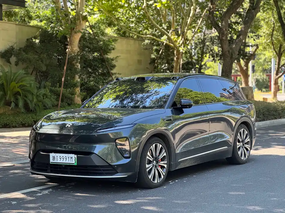 NIO ES8