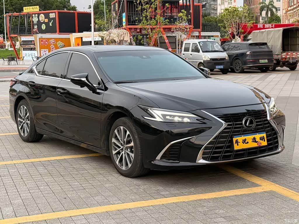 Lexus ES, 2025 3
