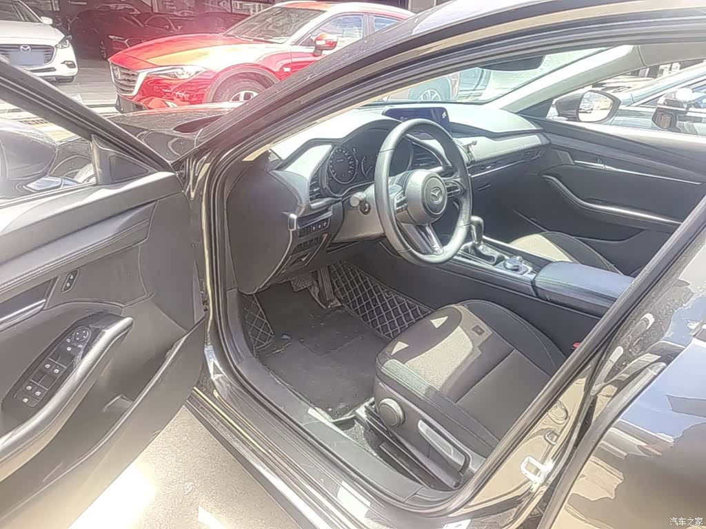 Mazda Mazda3, 2023 16
