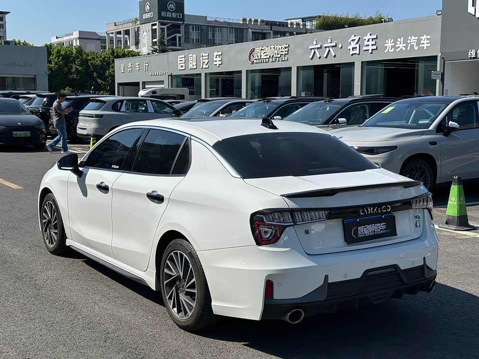 Lynk & Co 03 Lynk & Co 03