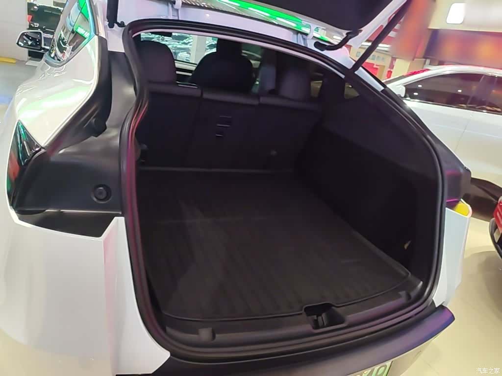 Tesla Model Y, 2026 19