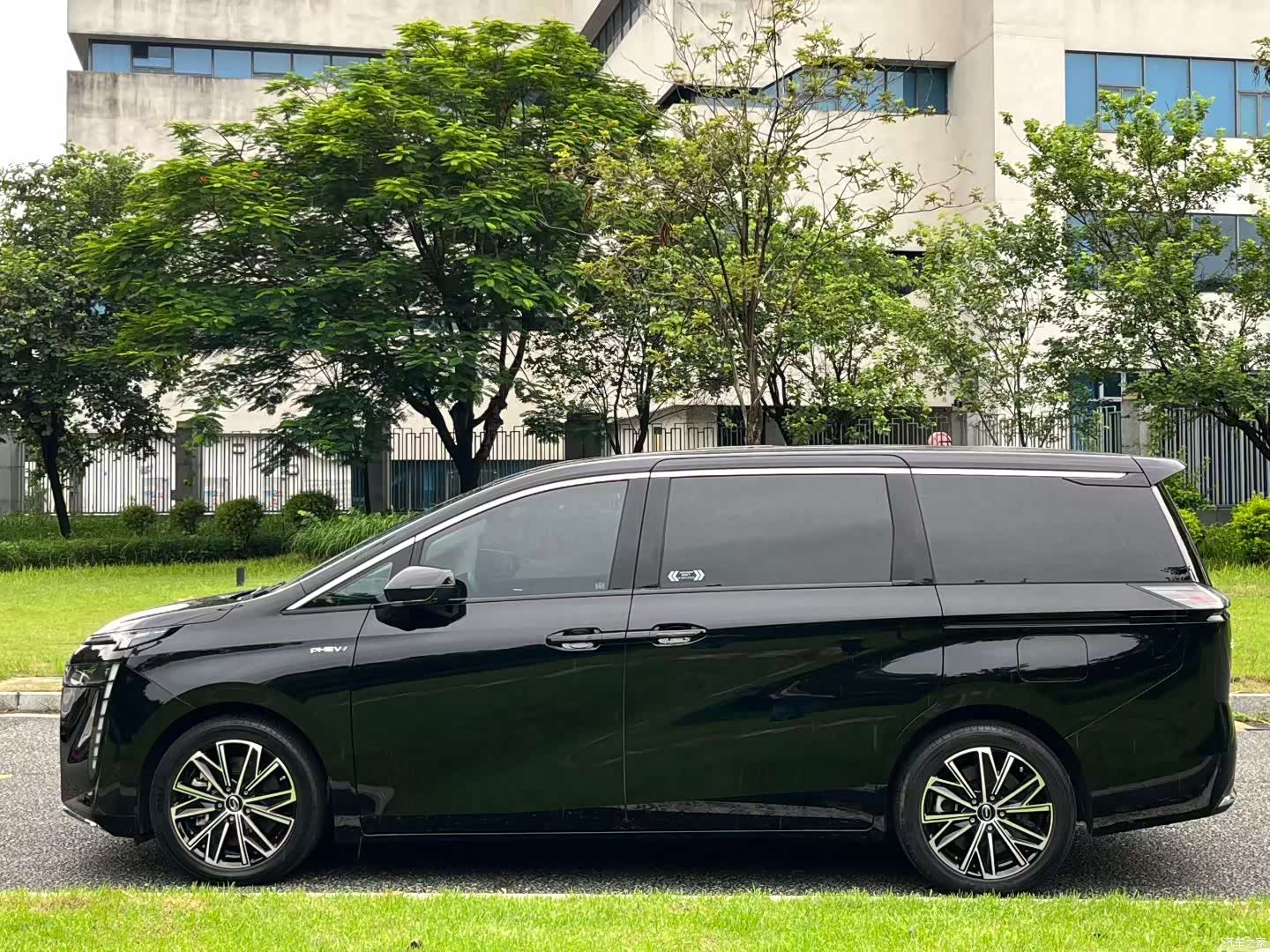 Trumpchi E8, 2024 12