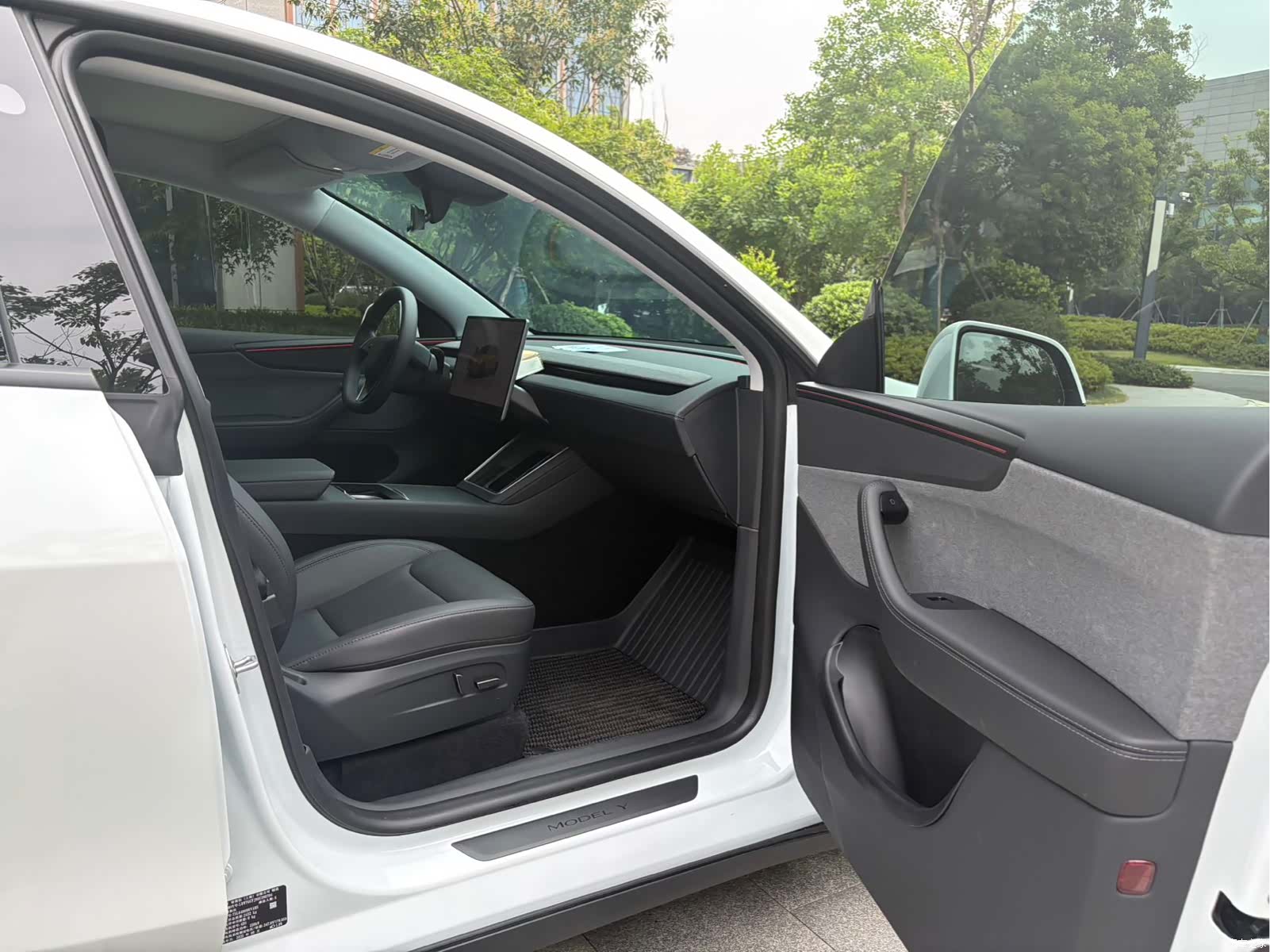 Tesla Model Y, 2025 14