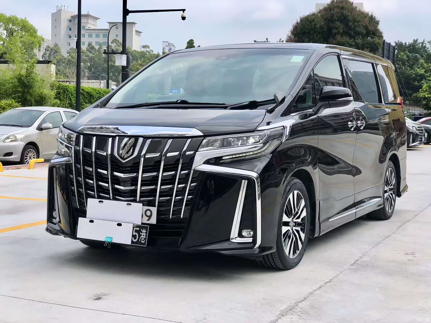 Toyota Alphard, 2018 1
