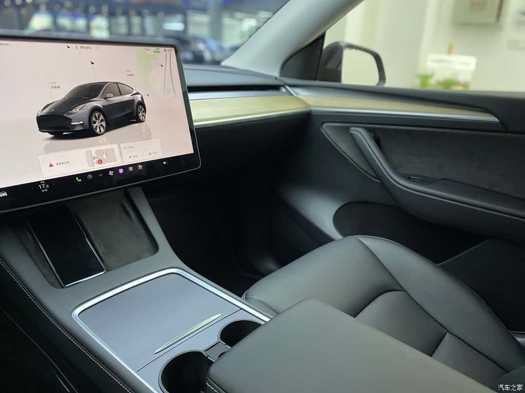 Tesla Model Y, 2023 10