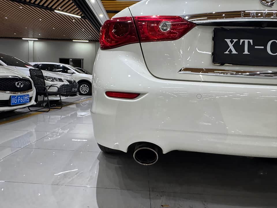 Infiniti Q50L