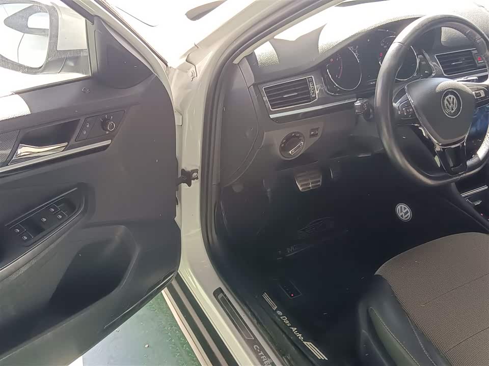 Volkswagen C-TREK Wei Collar