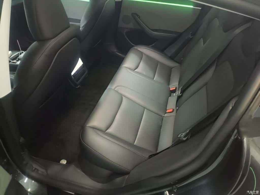 Tesla Model 3, 2024 17