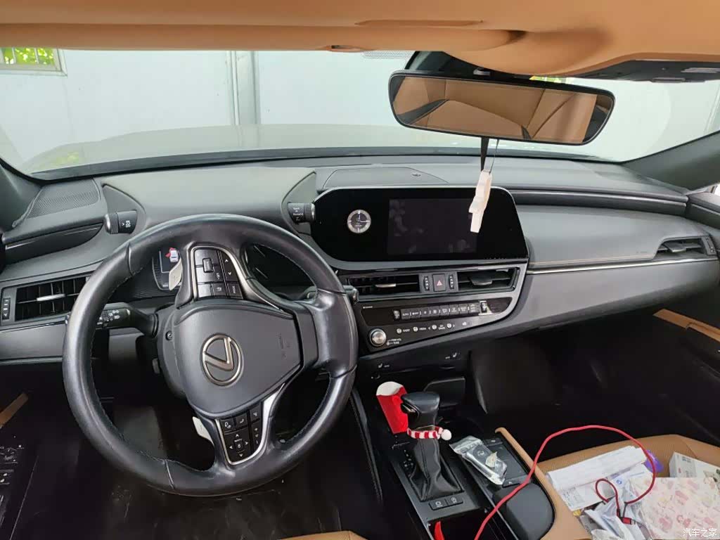 Lexus ES, 2022 все фото