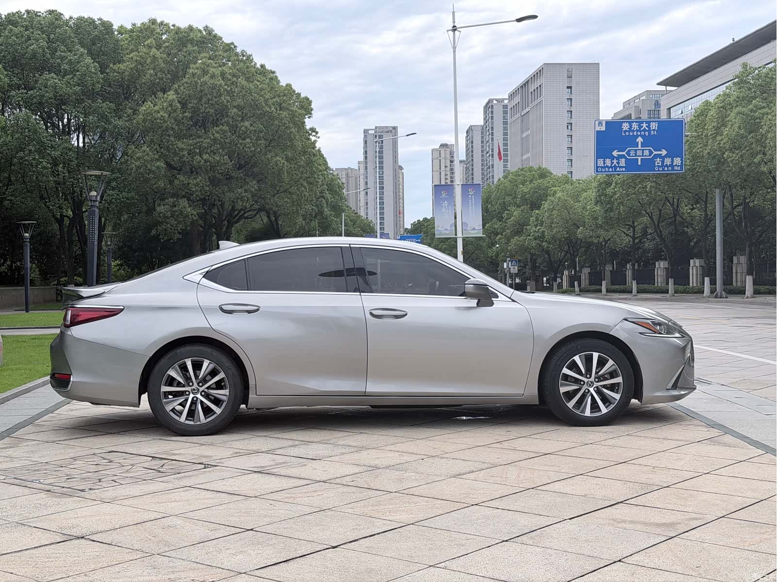 Lexus ES, 2019 16