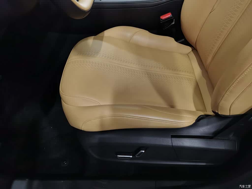 Geely Galaxy L7, 2024 20