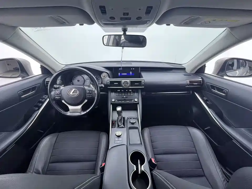Lexus IS