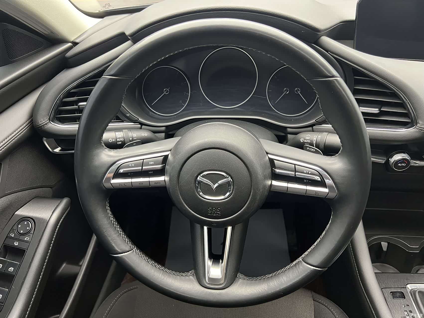Mazda Mazda3, 2023 10