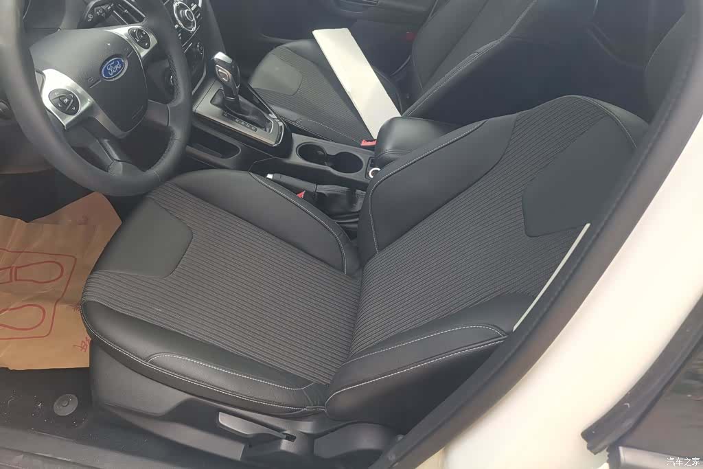 Ford Focus, 2015 9