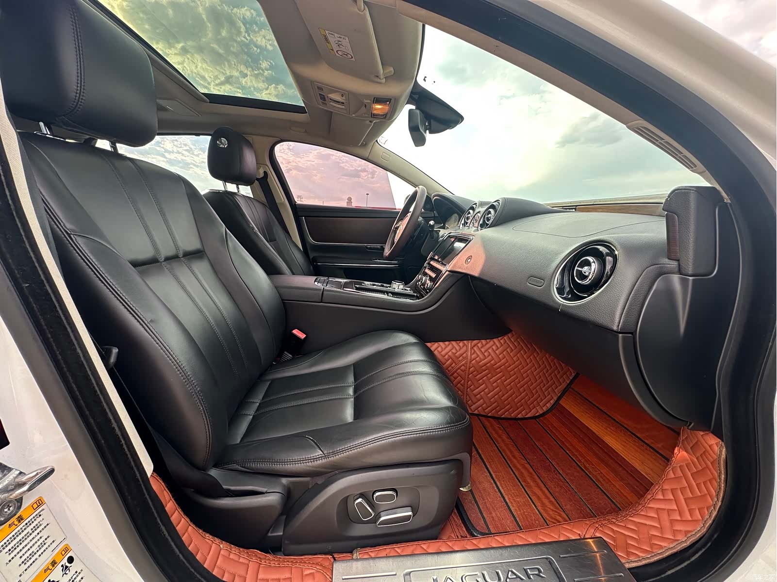 Jaguar XJ, 2016 11