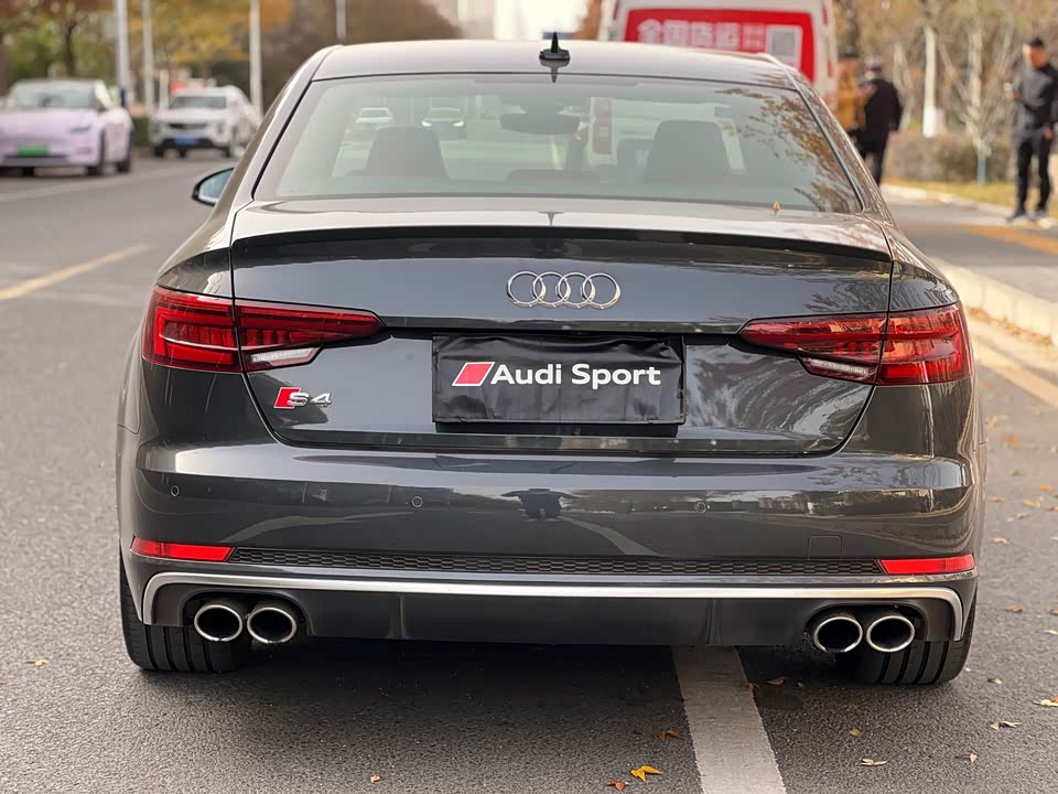 Audi S4