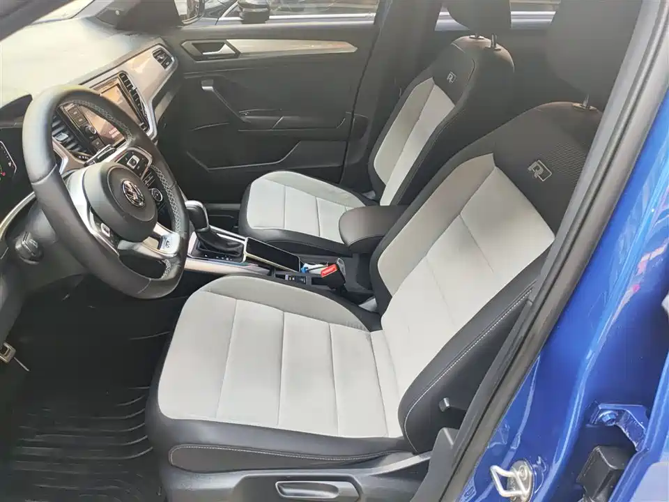 Volkswagen T-ROC exploring Songs