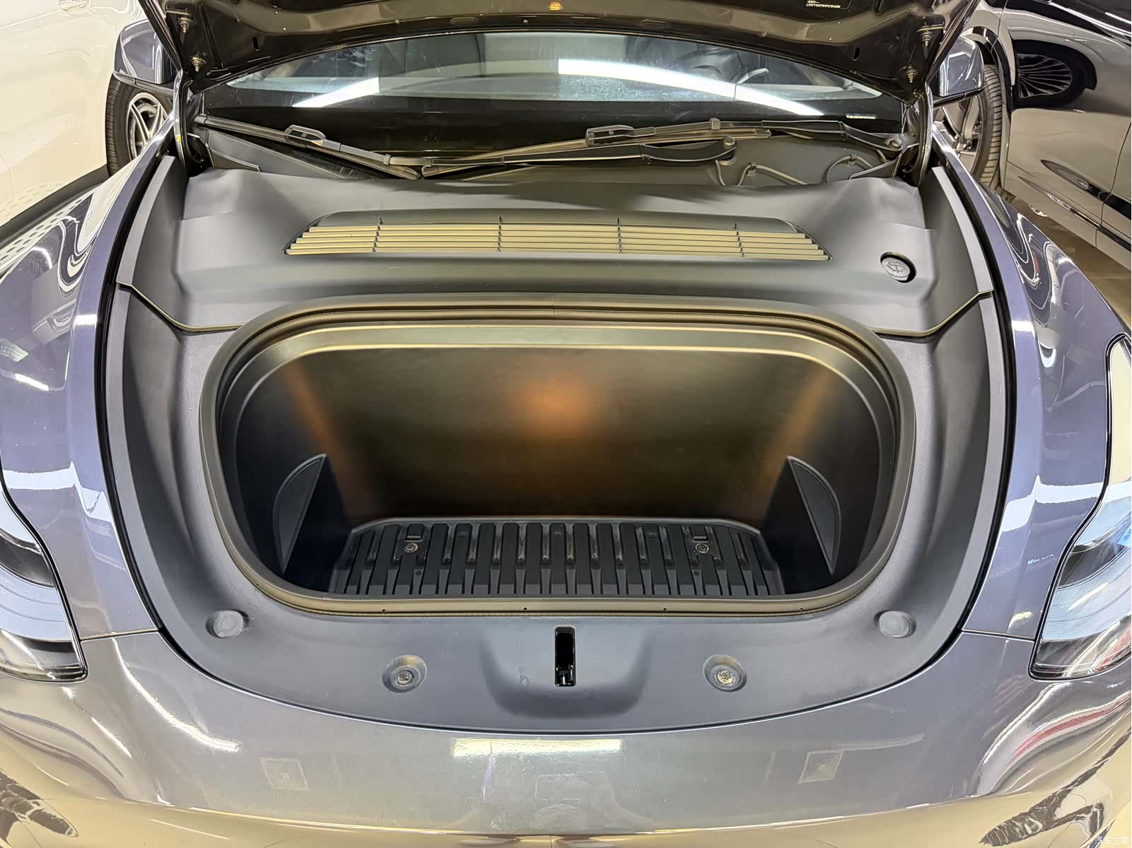 Tesla Model Y, 2023 14