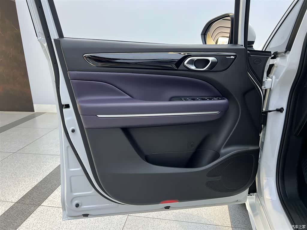 Trumpchi M6, 2025 12
