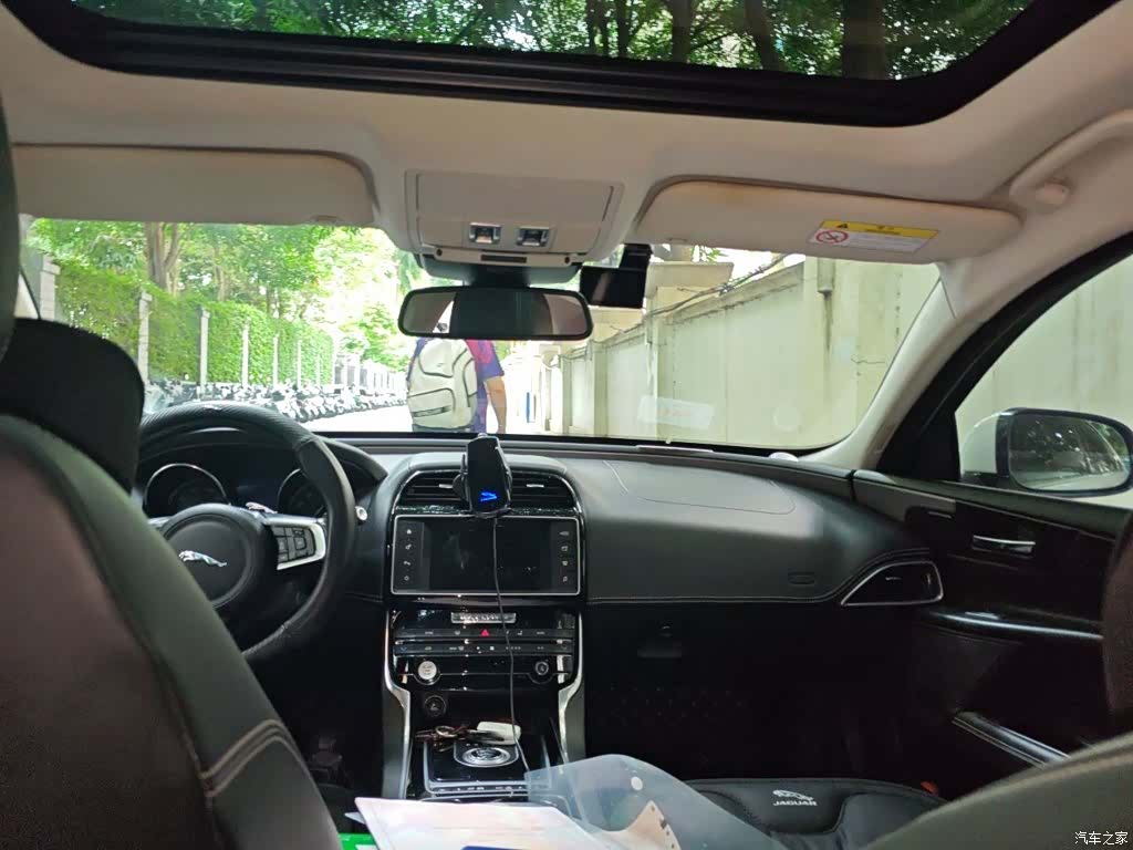Jaguar XE, 2016 9
