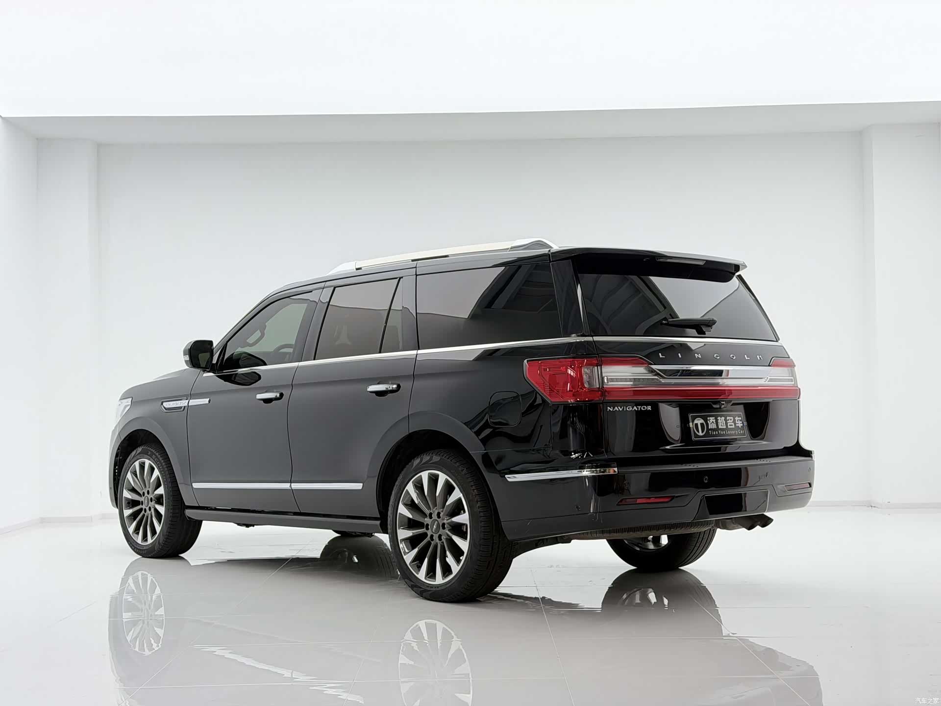 Lincoln Navigator, 2019 все фото