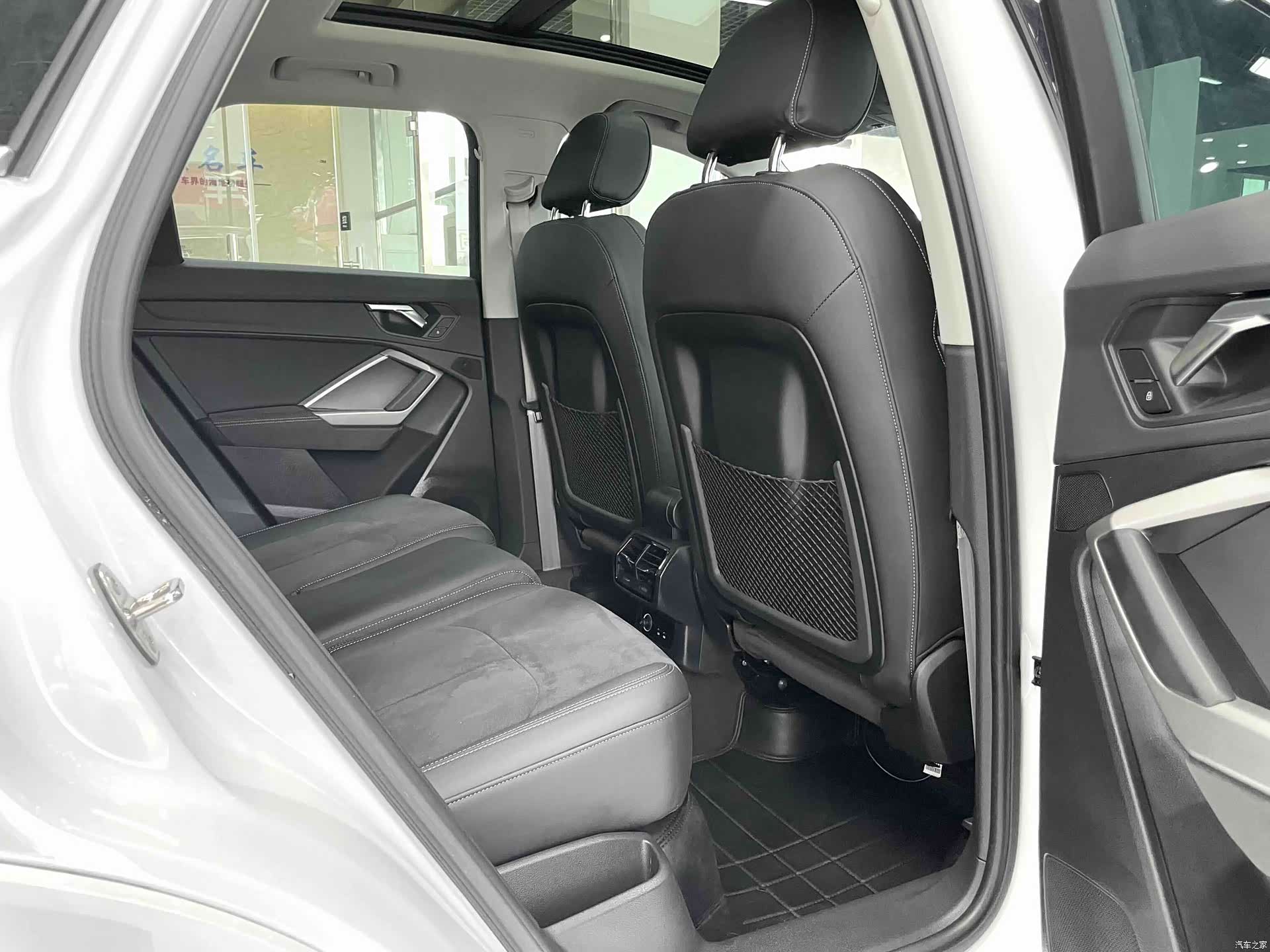 Audi Q3, 2023 13