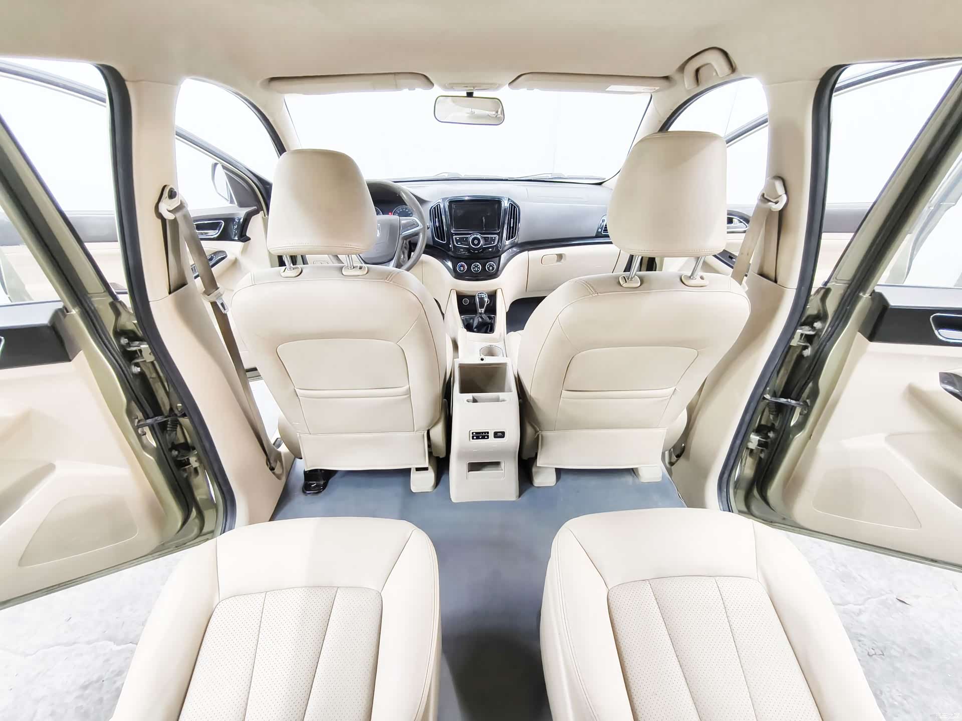 Wuling 730, 2015 10