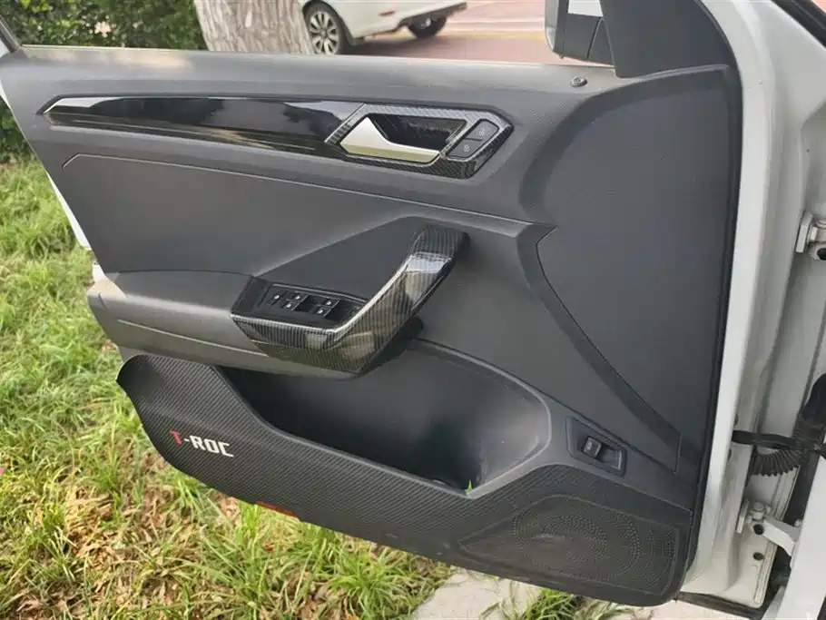 Volkswagen T-ROC exploring Songs