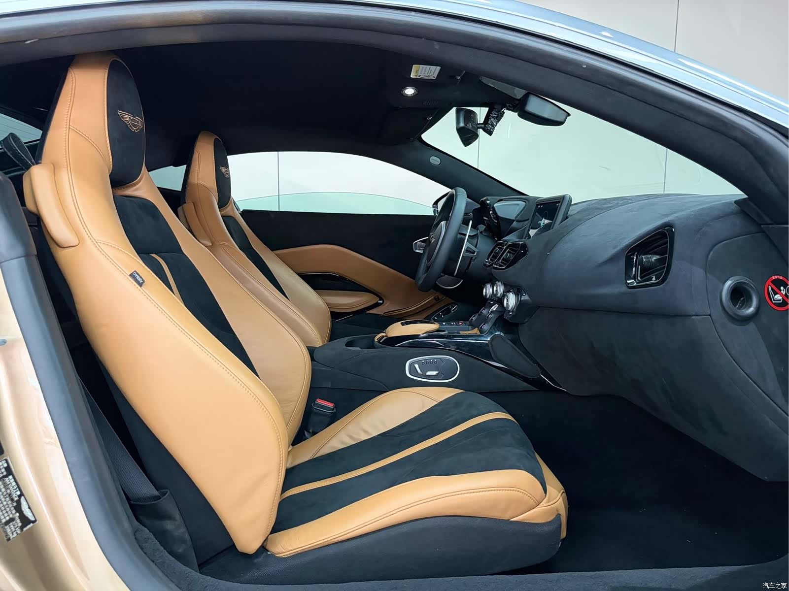 Aston Martin Vantage, 2019 14
