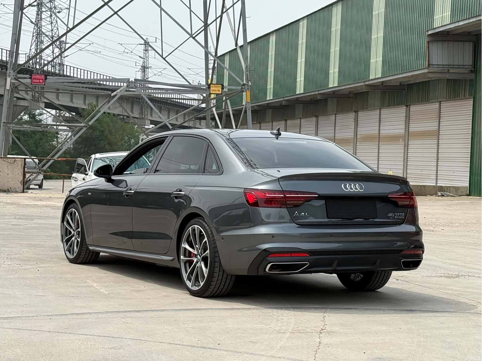 Audi A4L, 2020 все фото