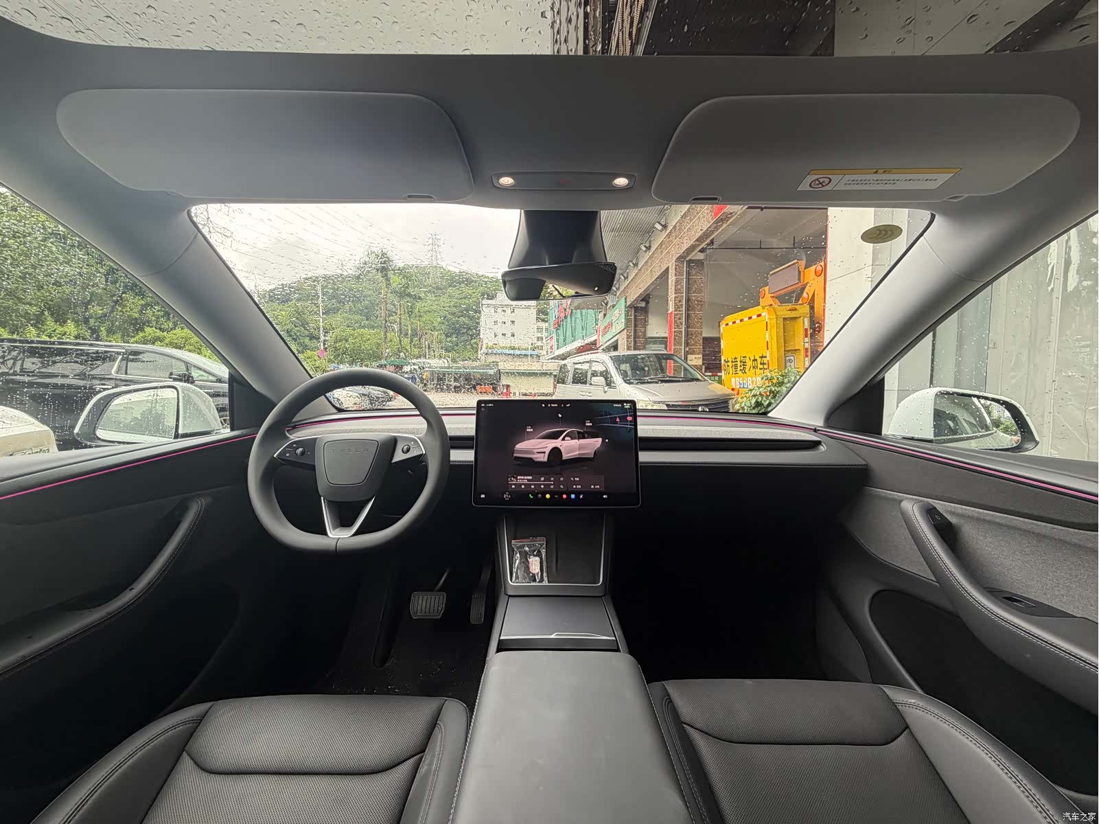 Tesla Model Y, 2025 10