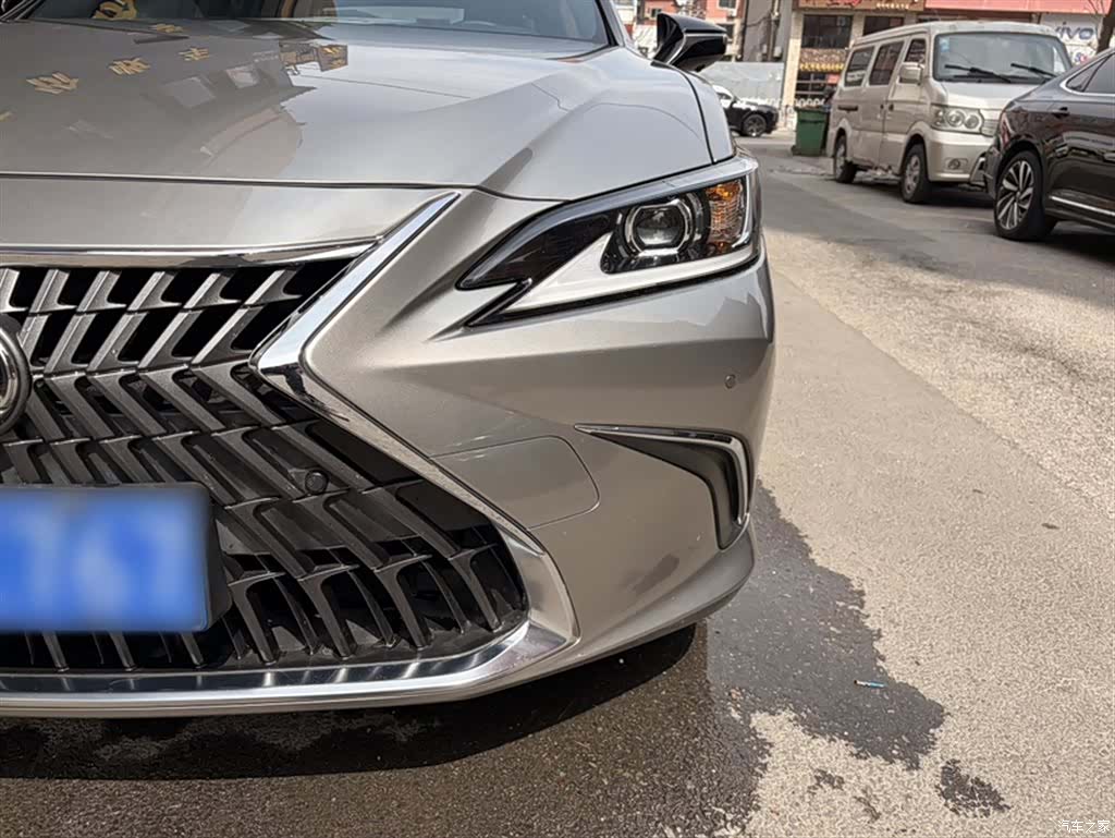 Lexus ES, 2022 11
