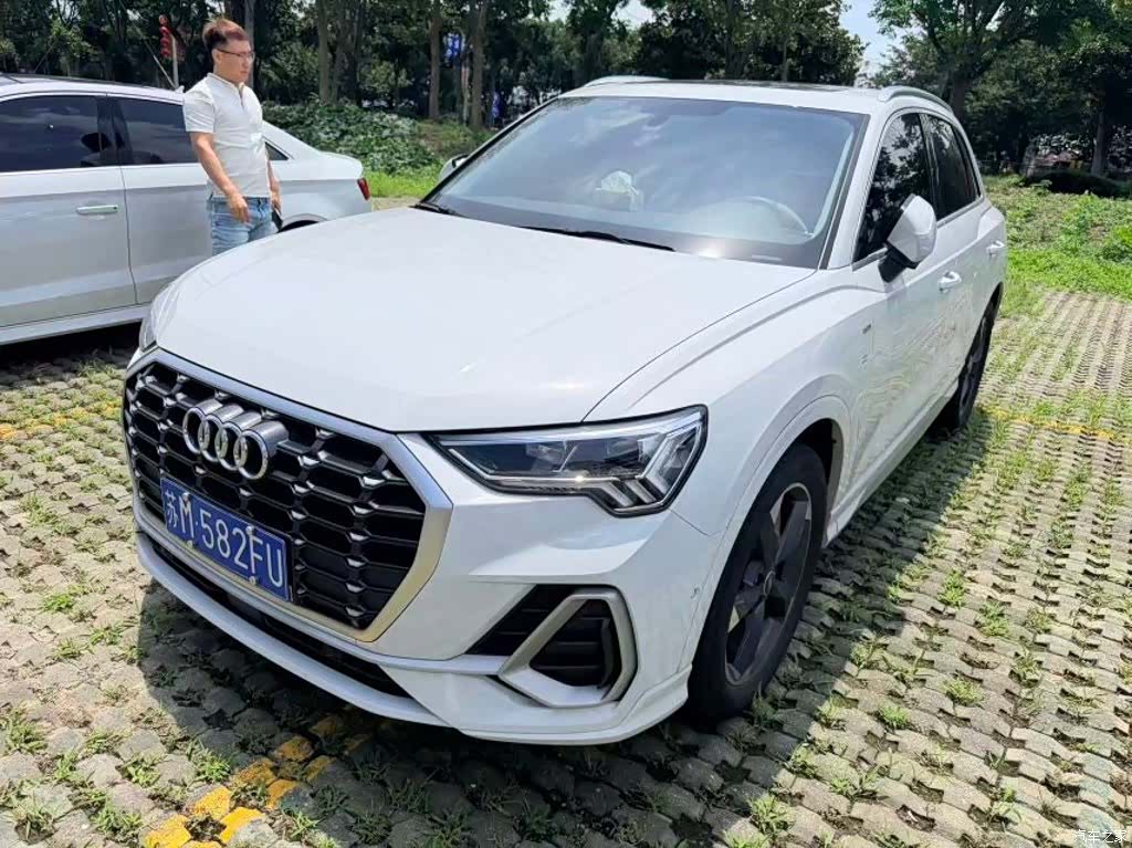 Audi Q3, 2023 1