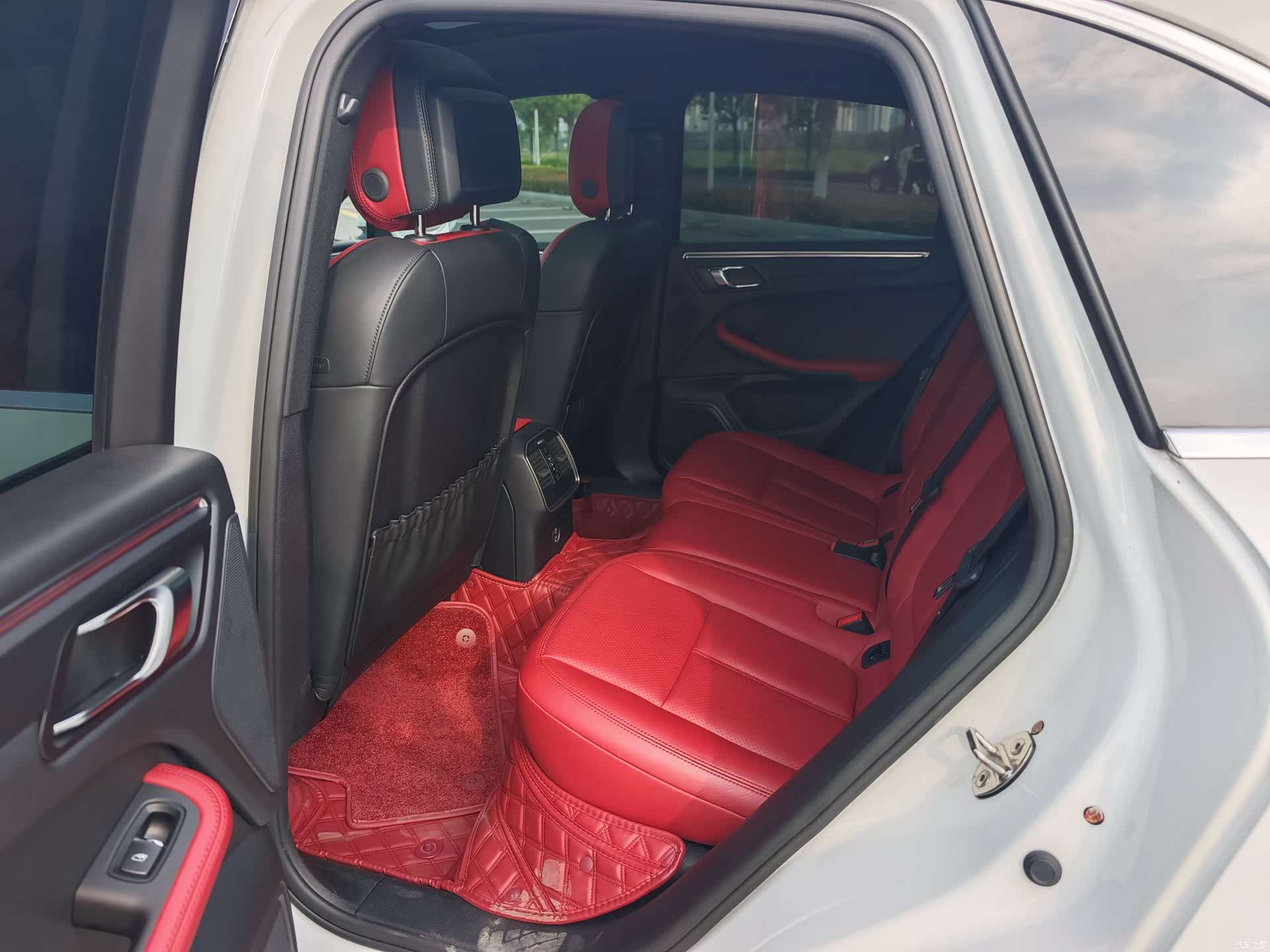 Porsche Macan, 2020 все фото