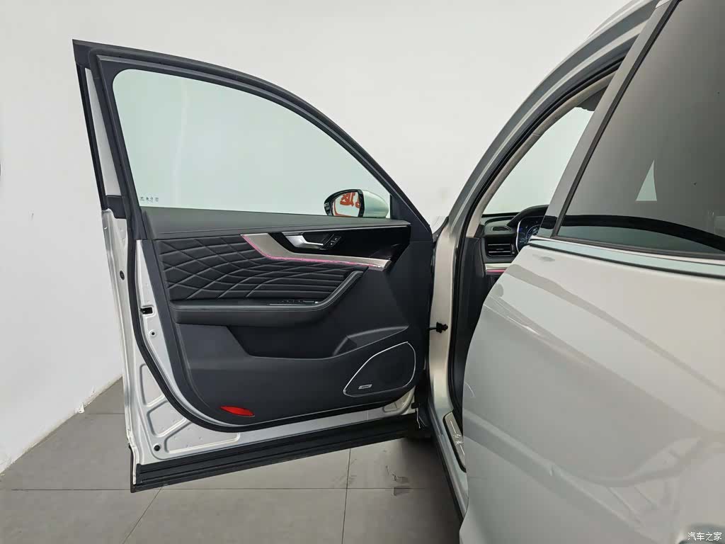 Hongqi HS5, 2022 8