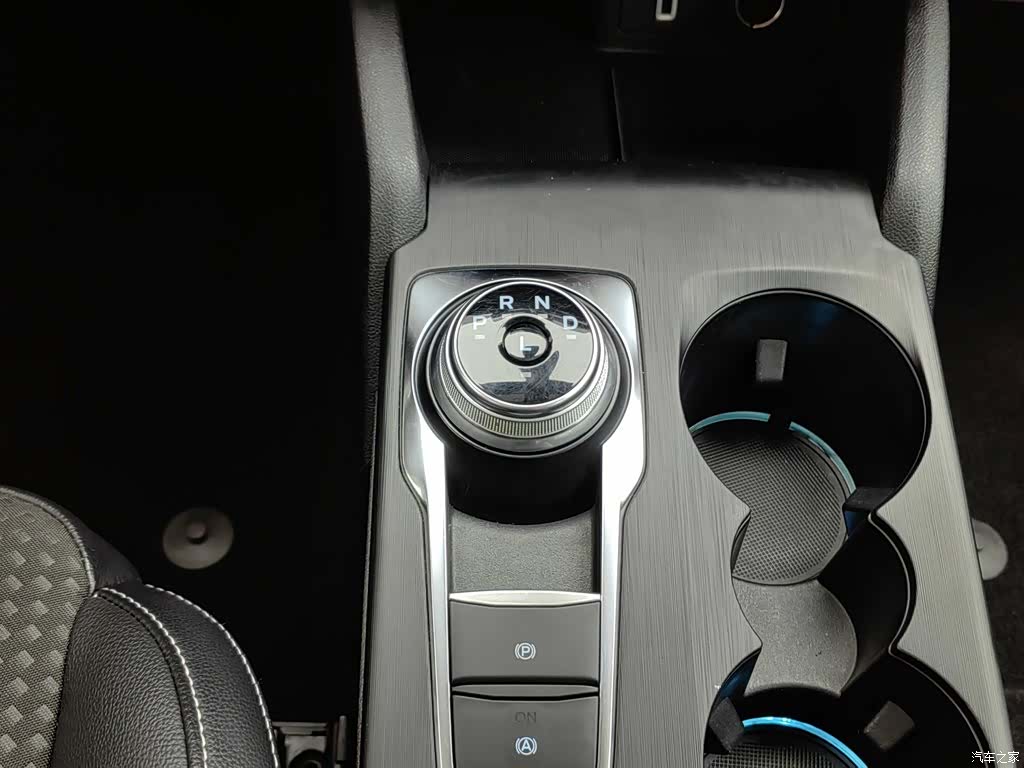 Ford Focus, 2019 13
