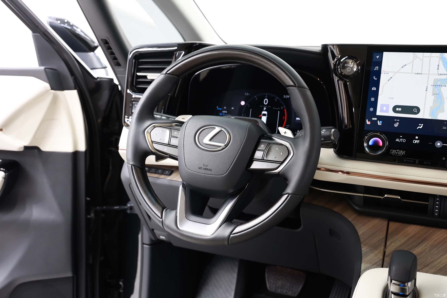 Lexus LM, 2025 7