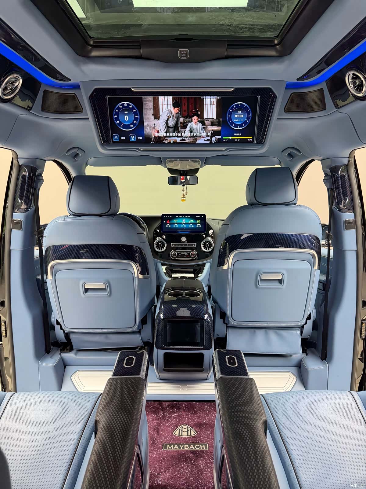 Mercedes-Benz 7, 2023 16