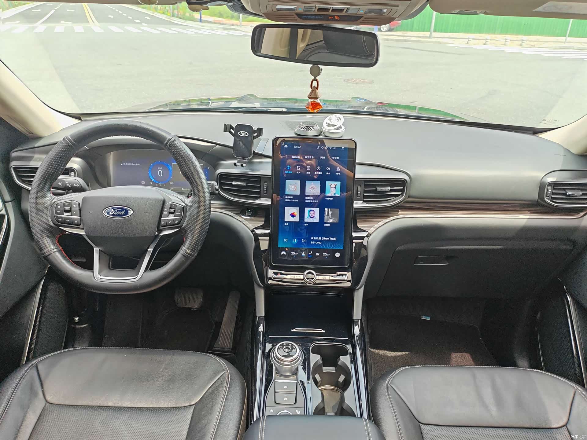 Ford Explorer, 2022 6