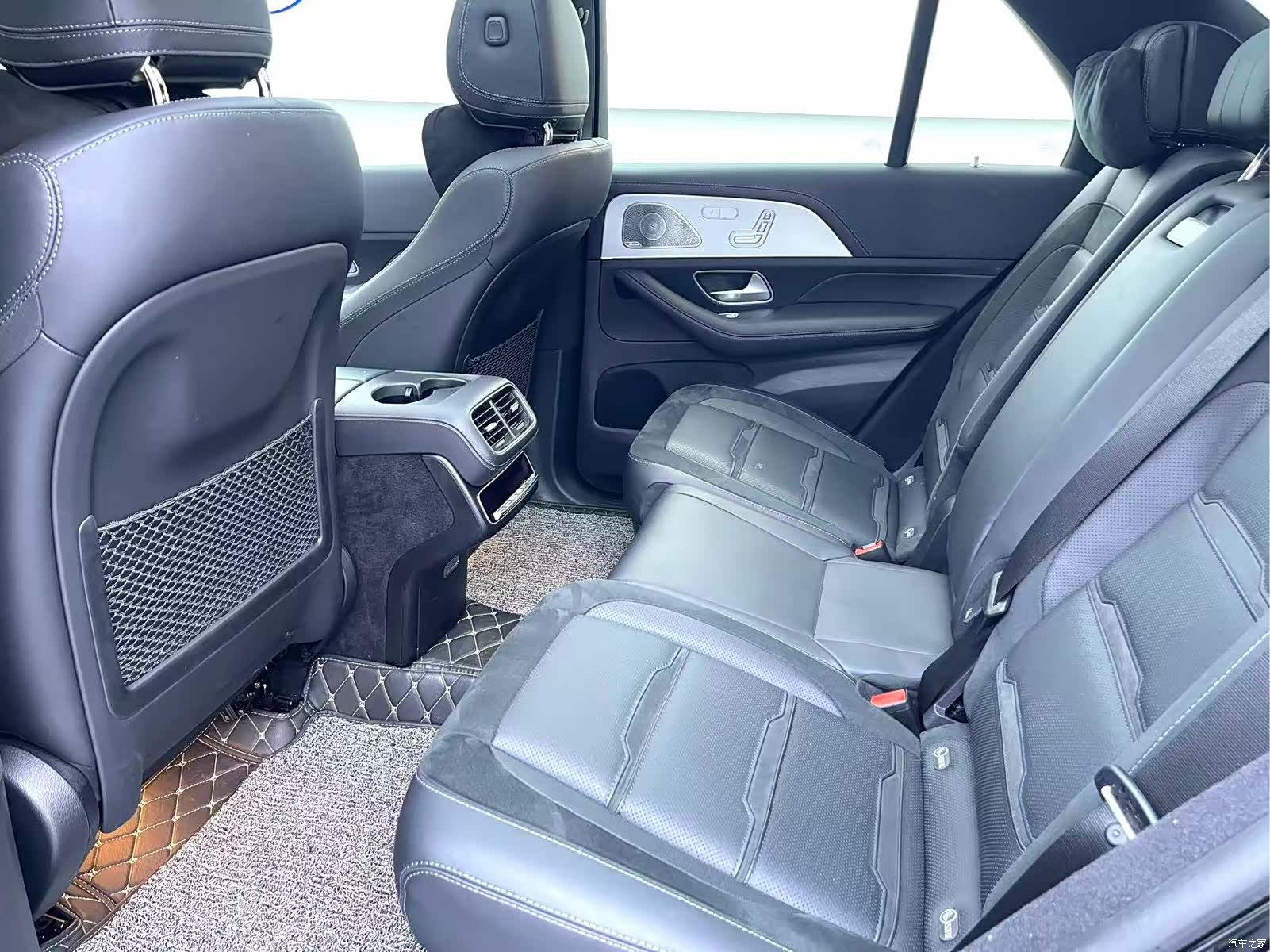Mercedes-Benz GLE, 2023 все фото
