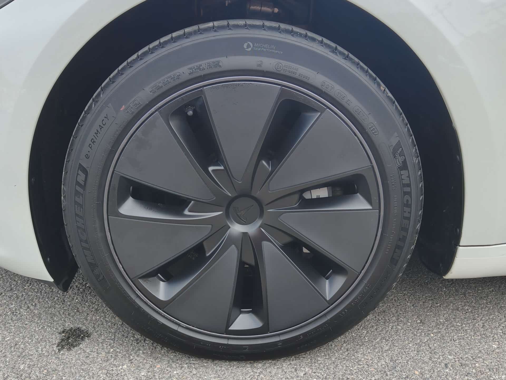 Tesla Model 3, 2024 12