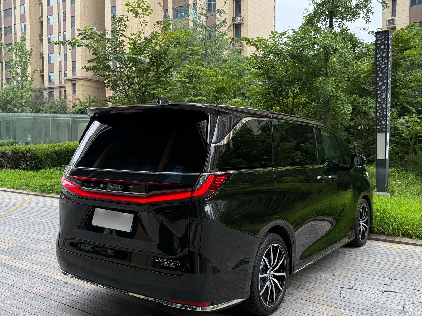 Lexus LM, 2024 7