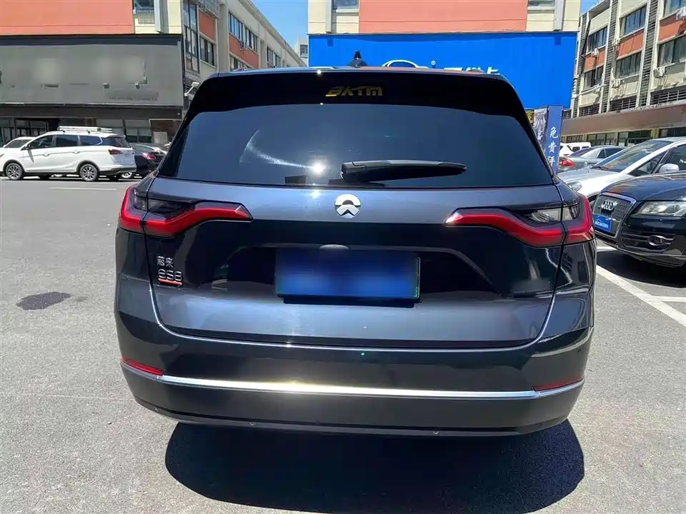 NIO ES8