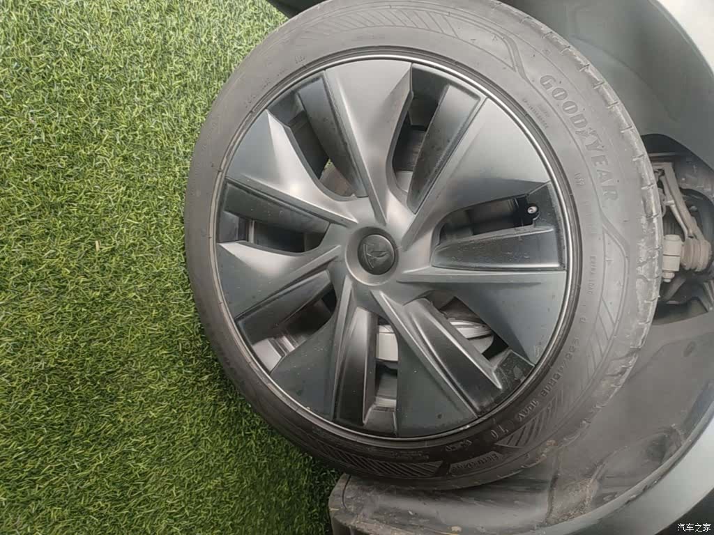 Tesla Model Y, 2024 23