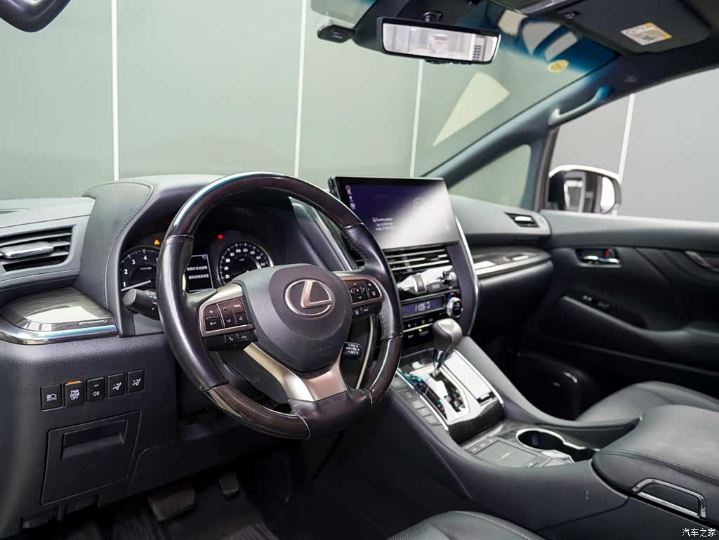 Lexus LM, 2024 9