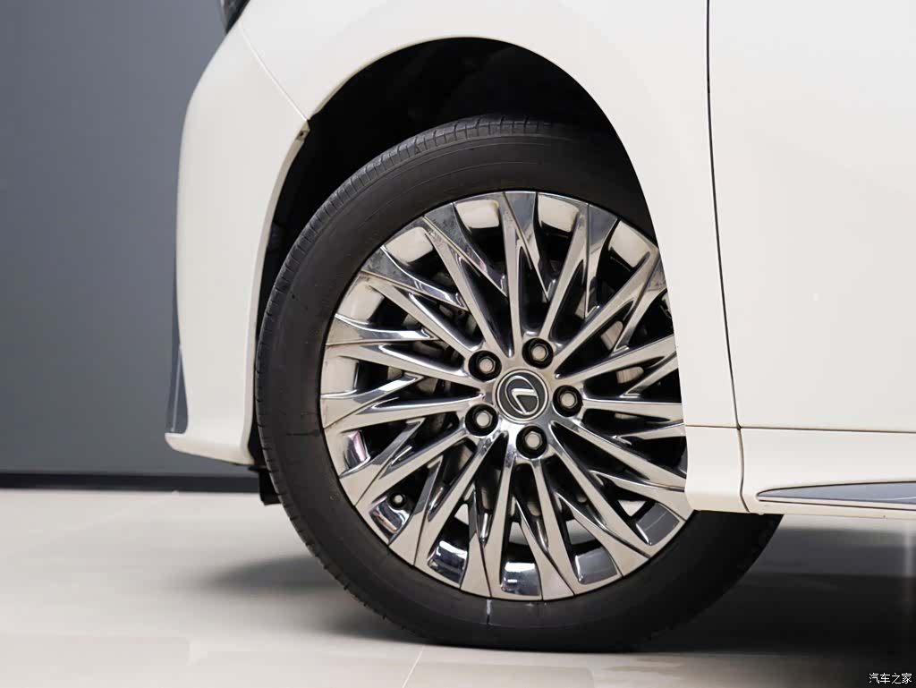 Lexus LM, 2024 все фото