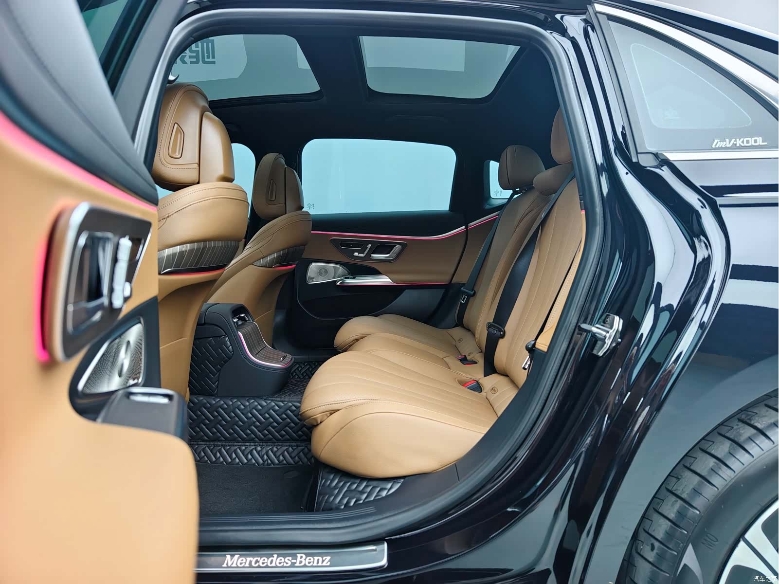 Mercedes-Benz E-Class, 2024 17